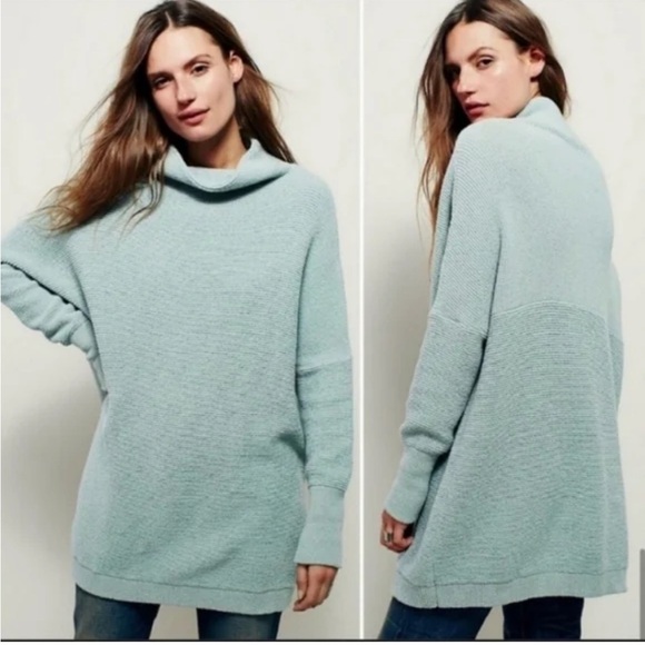 Free People Slouchy Ottoman Tunic Sweater in Dream Blue size Medium - Picture 1 of 11